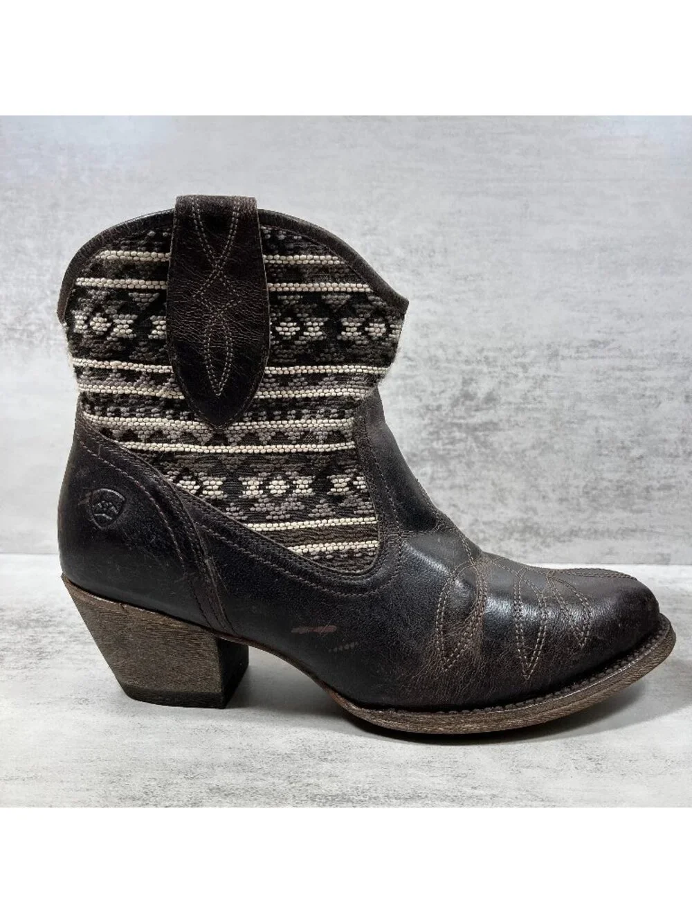 Ariat meadow aztec